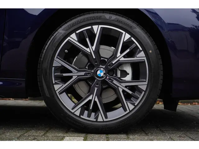 BMW 1 Serie 5-deurs 120 2025 Benzine 6