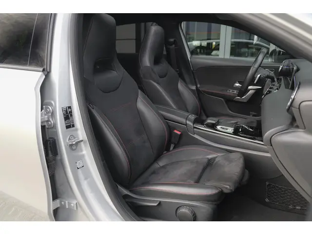 Mercedes-Benz A-Klasse A220 AMG 190pk 2019 Benzine 12