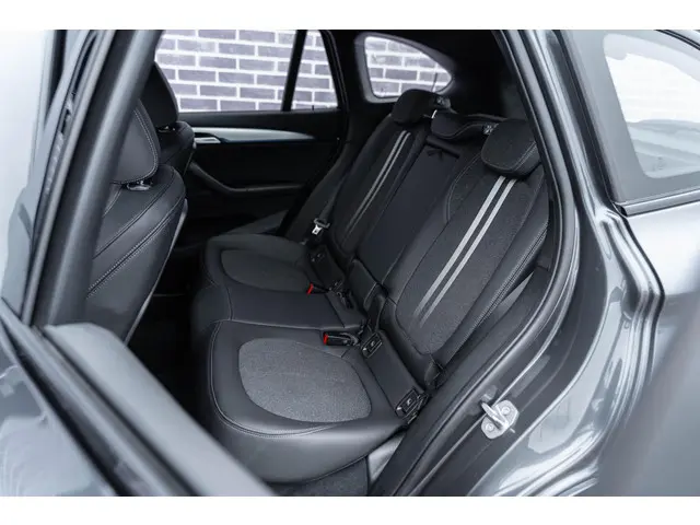 BMW X1 xDrive25e High Executive 2022 Hybride Benzine 21