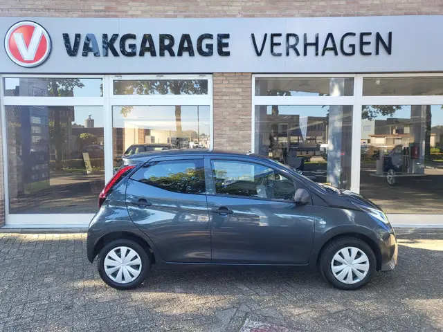 Toyota Aygo 1.0 VVT-i x-fun 2019 Benzine 4
