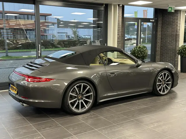 Porsche 911 Cabrio 3.4 Carrera 4 2013 Benzine 69