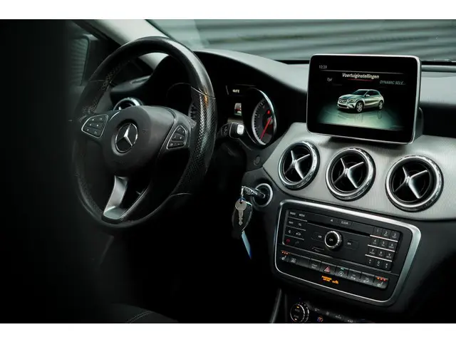 Mercedes-Benz GLA 250 4Matic 2015 Benzine 28