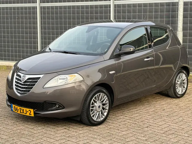 Lancia Ypsilon 0.9 TwinAir Silver 2013 Benzine 3