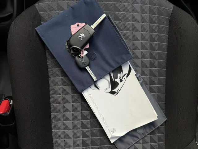 Peugeot 108 1.0 e-VTi Active 2021 Benzine 12