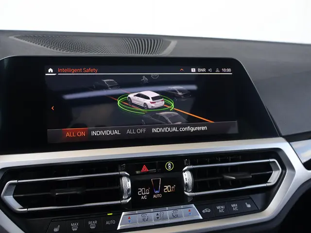 BMW 3 Serie Touring 320i Executive Edition 2020 Benzine 31