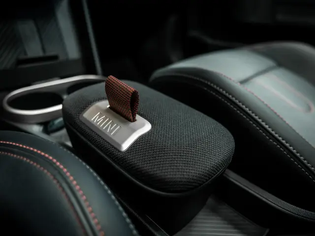 MINI 3-Deurs Cooper C John Cooper Works M 2024 Benzine 28