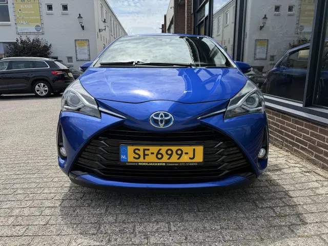 Toyota Yaris 1.5 Hybrid Design Sport 2018 Hybride Benzine 2