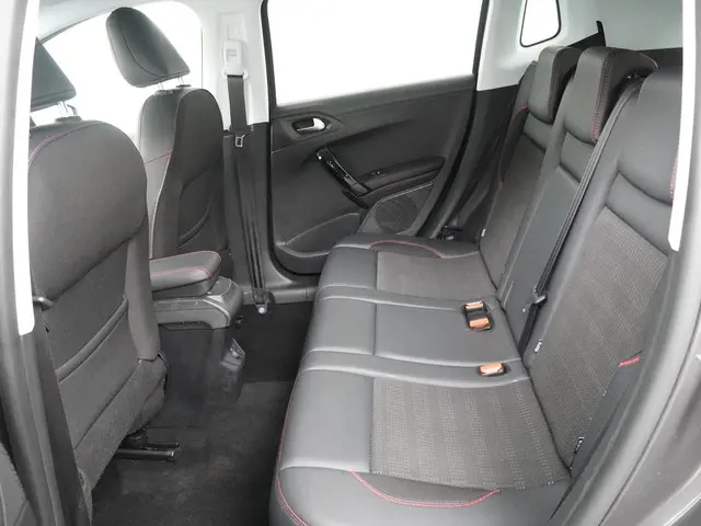 Peugeot 2008 1.2 PureTech Blue Lease Allure 2019 Benzine 10