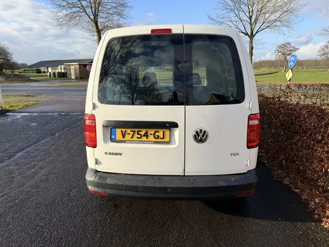 Volkswagen Caddy 2.0 TDI L1H1 BMT Economy 2017 Diesel 8
