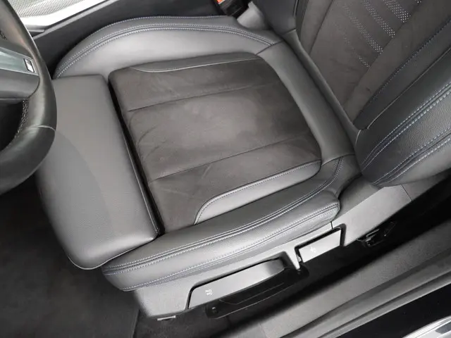 BMW 3 Serie Touring 330e 2022 Hybride Benzine 12