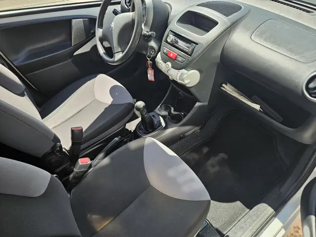 Peugeot 107 1.0 Access Accent,airco 2014 Benzine 8