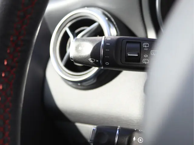 Mercedes-Benz GLA 180 AMG 2019 Benzine 36