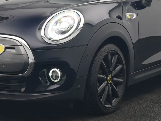 MINI Electric Cooper Yours 33 kWh 184pk 2020 Elektrisch 8
