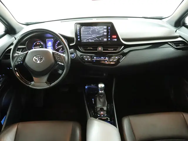 Toyota C-HR 1.8 Hybrid Executive 2017 Hybride Benzine 4