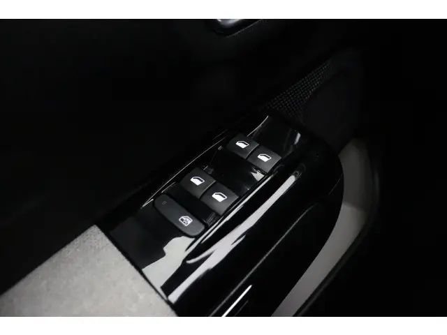 Citroën C3 1.2 PureTech 110pk S&S Shine 2018 Benzine 18