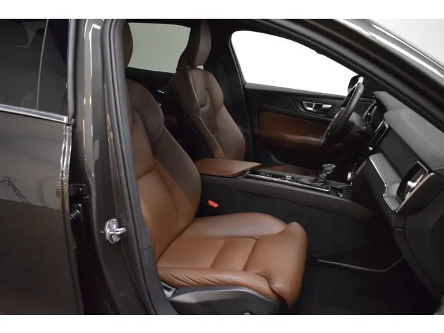 Volvo V60 2.0 T5 250pk AUT8 Inscription 2020 Benzine 17
