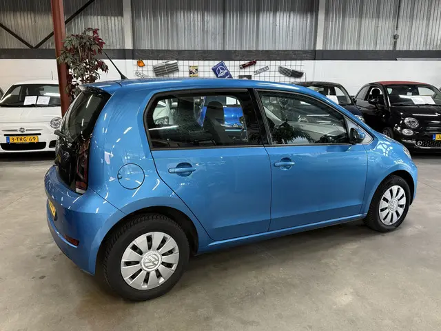 Volkswagen up! 1.0 BMT move up! 2018 Benzine 3