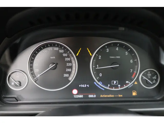 BMW 5 Serie Touring 535i Luxury Edition 2016 Benzine 4