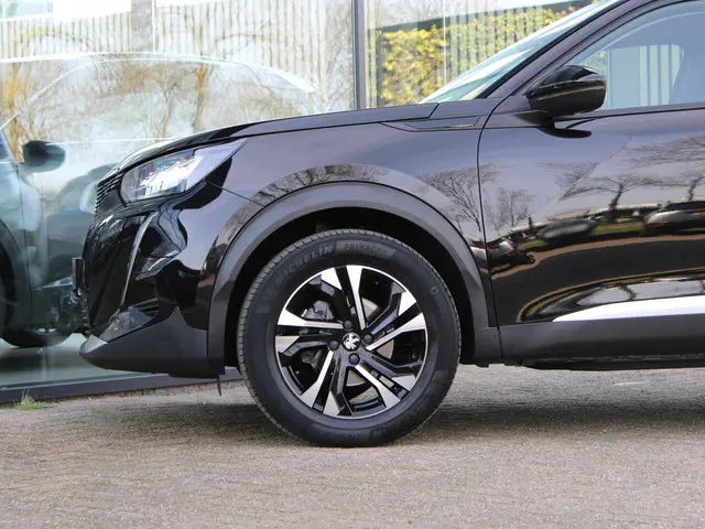 Peugeot 2008 1.2 PureTech Allure Pack 2021 Benzine 12
