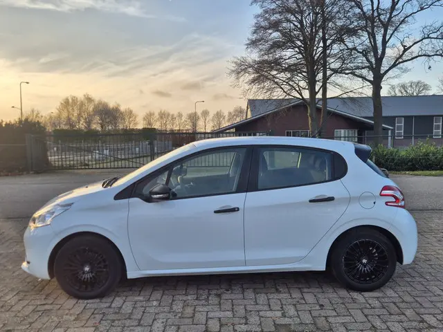 Peugeot 208 1.0 VTi Access 2014 Benzine 8