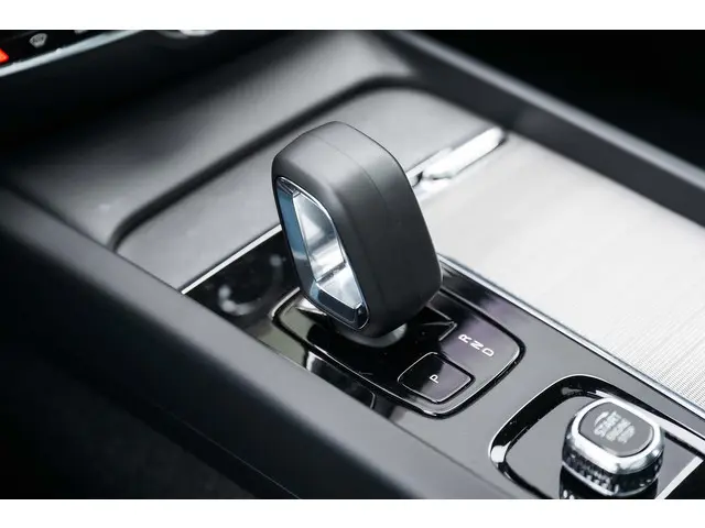 Volvo S60 B4 Ultimate Dark 2023 Benzine 30