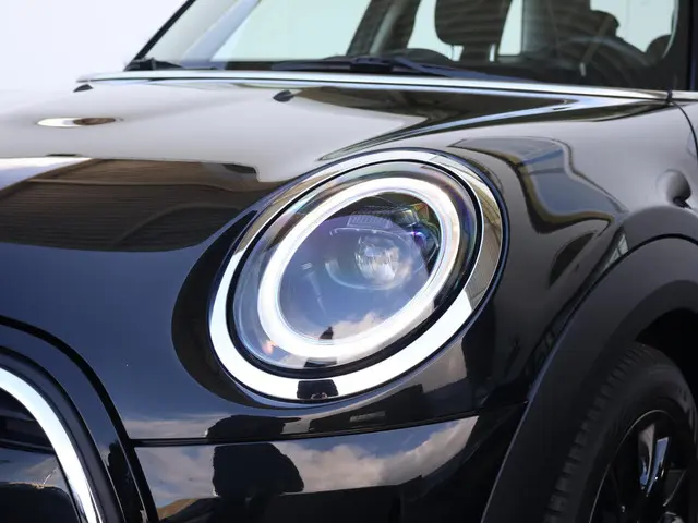 MINI Cooper Mini 1.5 Camden Edition 2023 Benzine 44