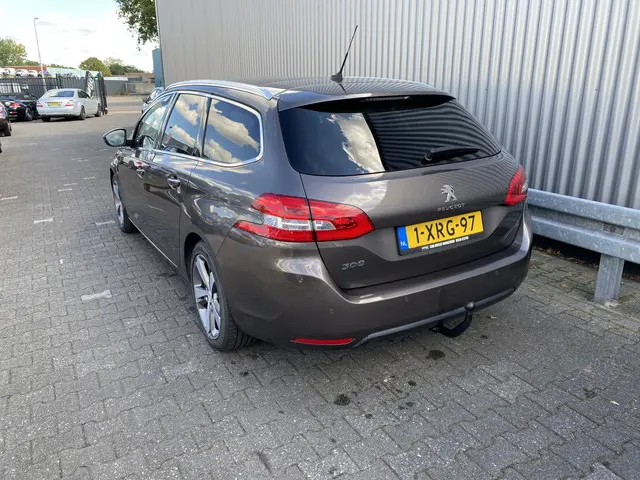 Peugeot 308 SW 1.2 e-THP Première 2014 Benzine 15