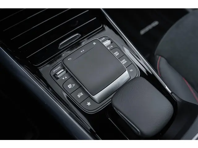 Mercedes-Benz GLA 250 e AMG Line 2021 Hybride Benzine 39