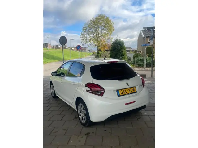 Peugeot 208 1.2 PureTech Access 2018 Benzine 7