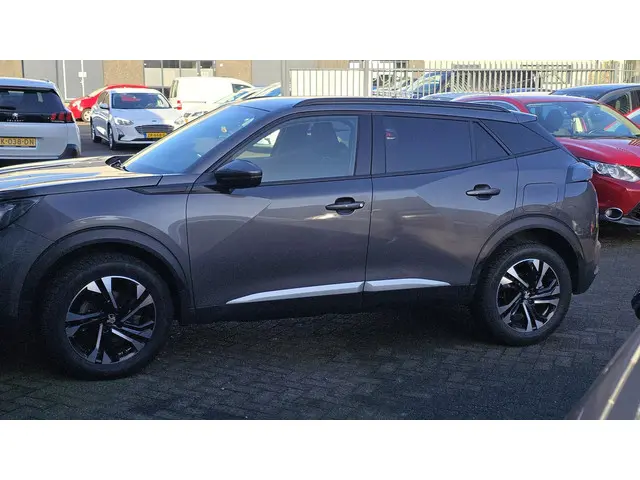 Peugeot 2008 1.2 PureTech Blue Lease Allure 2021 Benzine 2