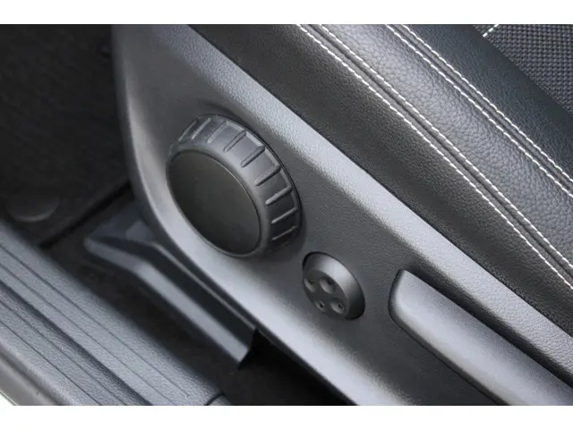 Mercedes-Benz GLA 200 2015 Benzine 24