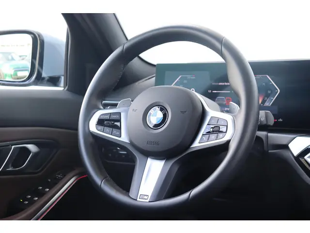 BMW 3 Serie Touring 318i 2024 Benzine 16