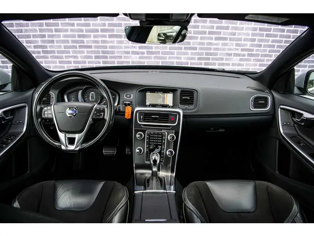 Volvo S60 1.5 T3 R-Design 2016 Benzine 6