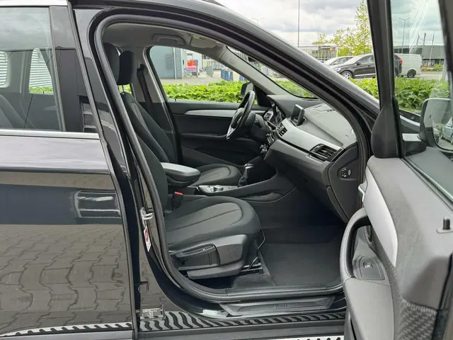 BMW X1 sDrive20i Centennial High Executive 2016 Benzine 32
