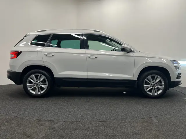 Škoda Karoq 1.0 TSI Business Edition 2019 Benzine 41