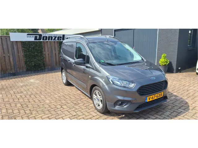 Ford Transit Courier 2