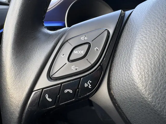 Toyota C-HR 1.8 Hybrid Bi-Tone 2017 Hybride Benzine 19