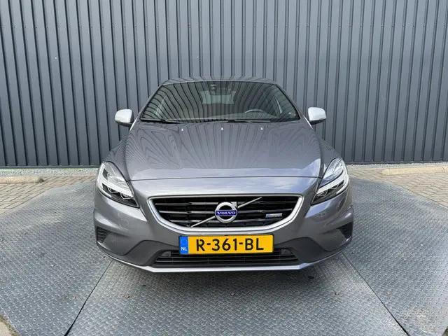 Volvo V40 1.5 T3 R-Design 2019 Benzine 18