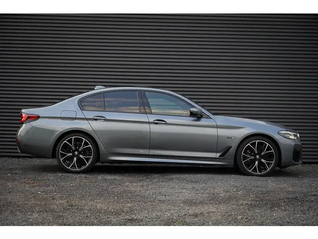 BMW 5 Serie 530e High Executive 2022 Hybride Benzine 13
