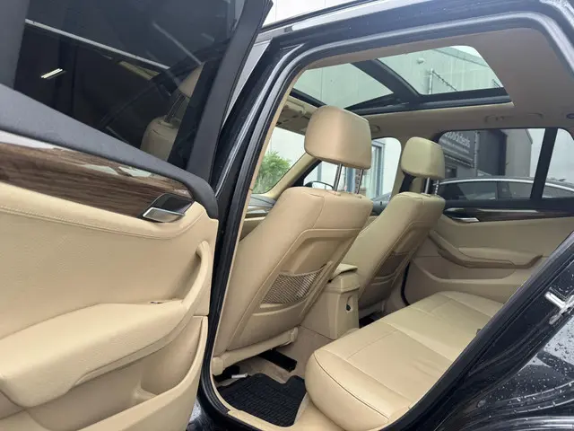 BMW X1 xDrive28i High Executive 2014 Benzine 18