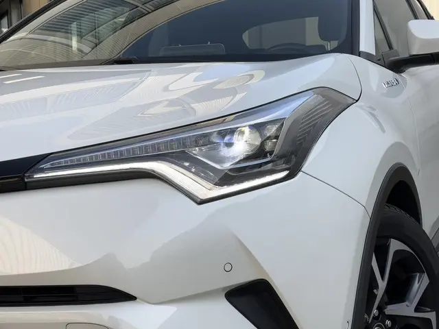 Toyota C-HR 1.8 Hybrid Style 2018 Hybride Benzine 25