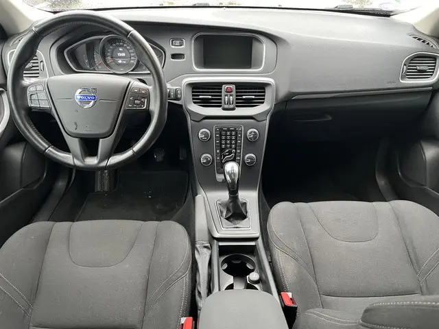 Volvo V40 1.6 T2 Momentum 2014 Benzine 17