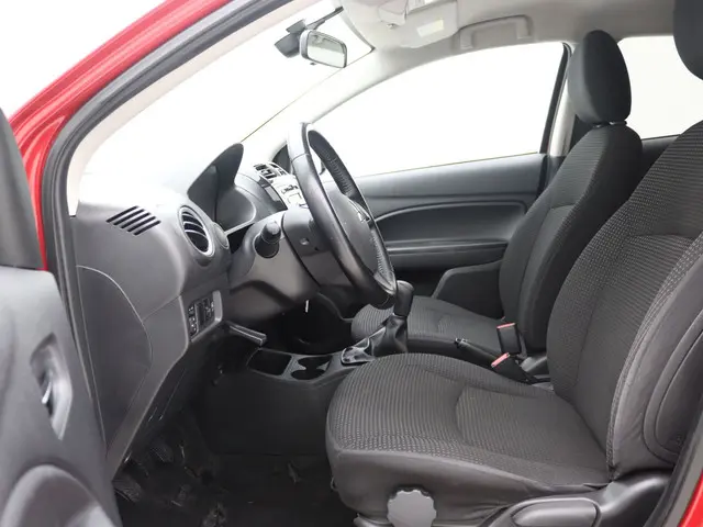 Mitsubishi Space Star 1.0 Bright 2015 Benzine 12