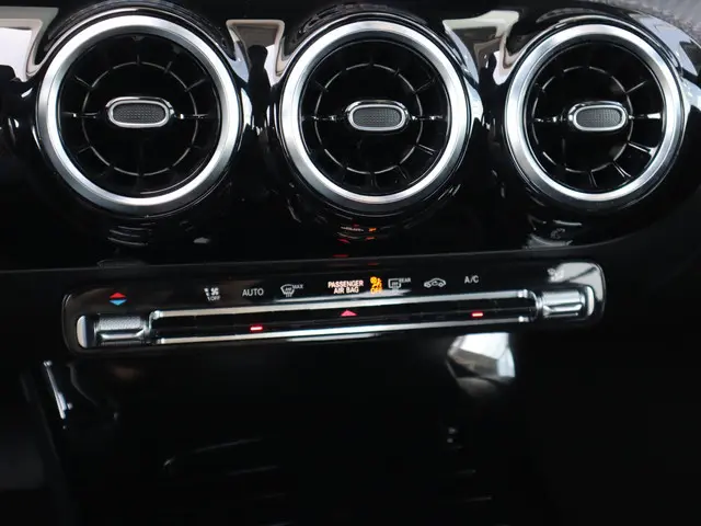 Mercedes-Benz CLA 180 Business Line 2022 Benzine 23