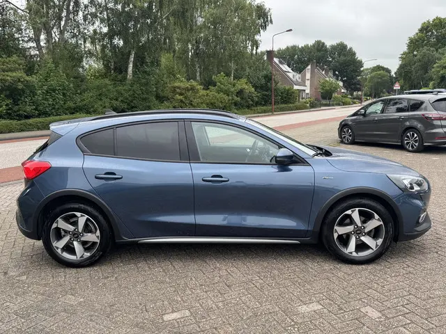 Ford Focus 1.0 EcoBoost Active Business 2021 Benzine 2