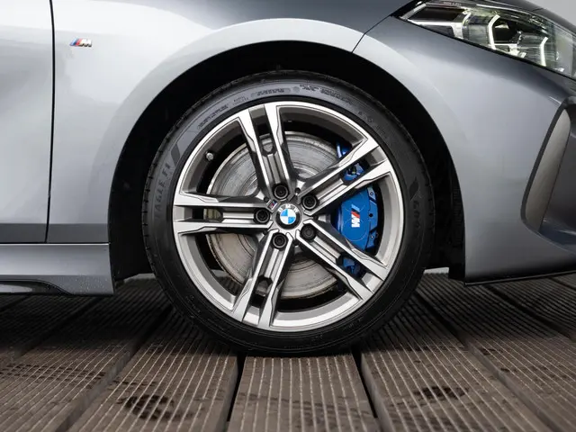BMW 1 Serie 5-deurs M135i xDrive 2024 Benzine 6