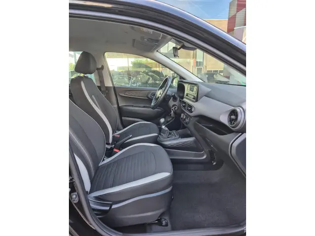 Hyundai i10 1.0 Comfort 2023 Benzine 19