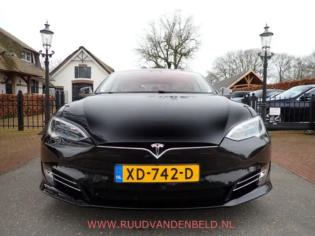 Tesla Model S 2