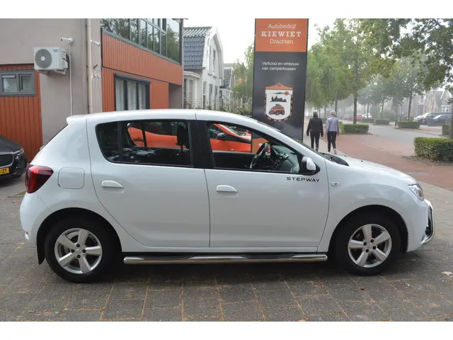 Dacia Sandero 0.9 TCe Laureate automaat 2018 Benzine 6
