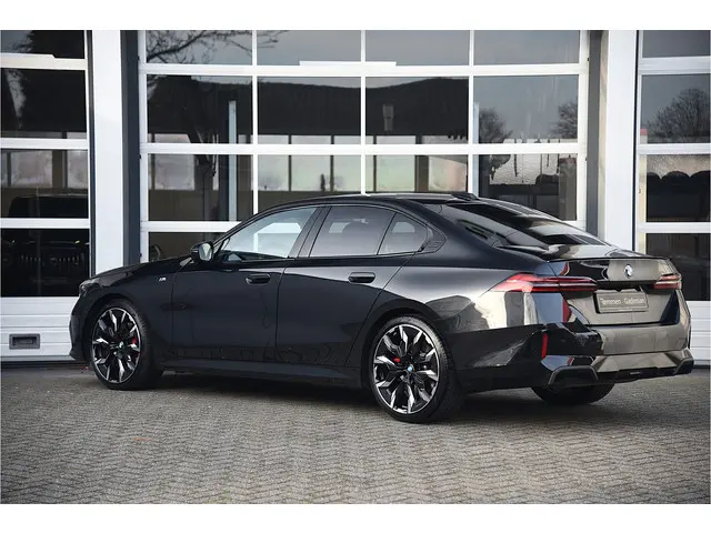 BMW 5 Serie 520i M-Sport 2024 Benzine 3